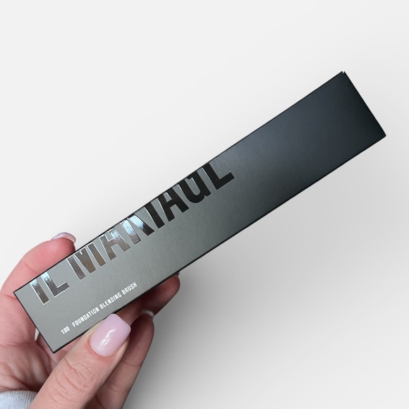 IL MAKIAGE Foundation Blending Brush - Picture 2 of 2